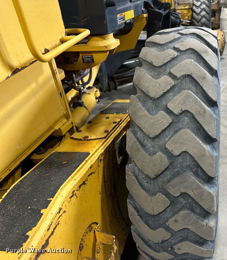 image for item EB2477 1986 John Deere 770BH motor grader