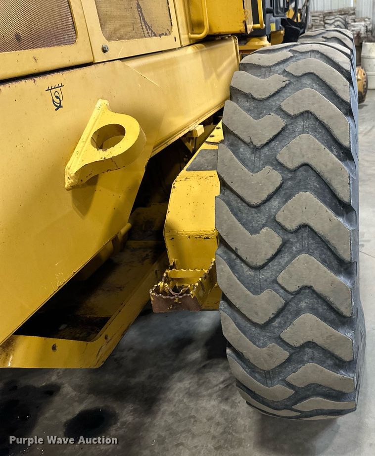 image for item EB2477 1986 John Deere 770BH motor grader