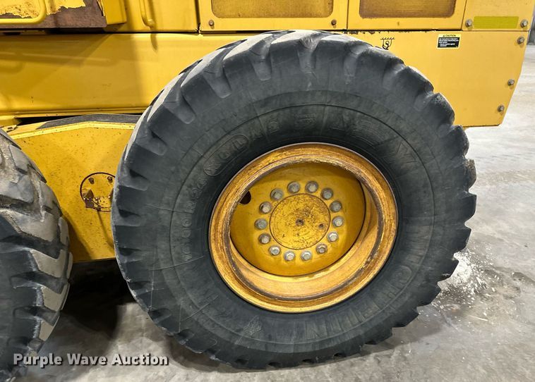 image for item EB2477 1986 John Deere 770BH motor grader