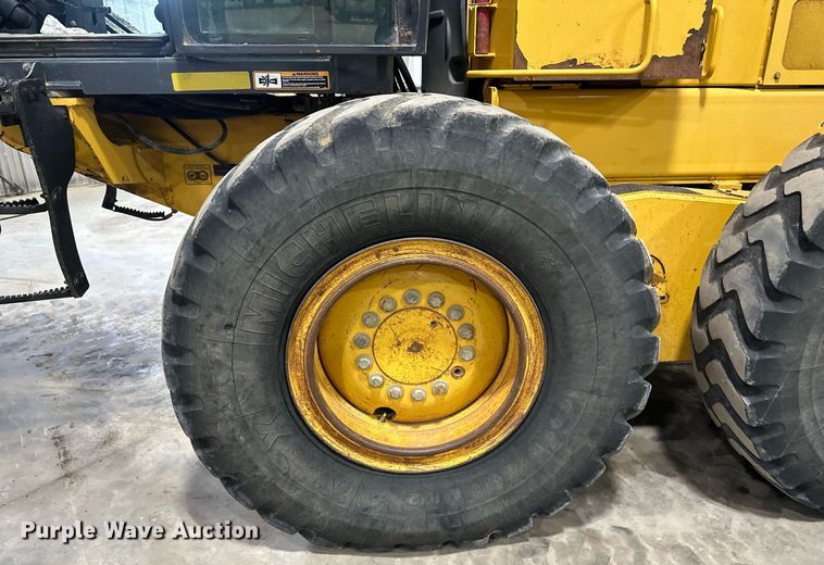 image for item EB2477 1986 John Deere 770BH motor grader