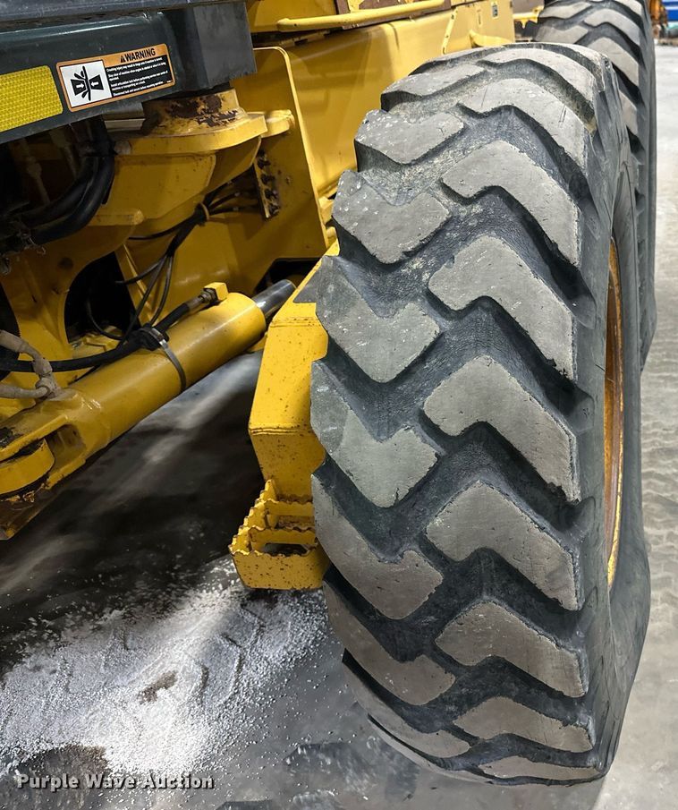 image for item EB2477 1986 John Deere 770BH motor grader