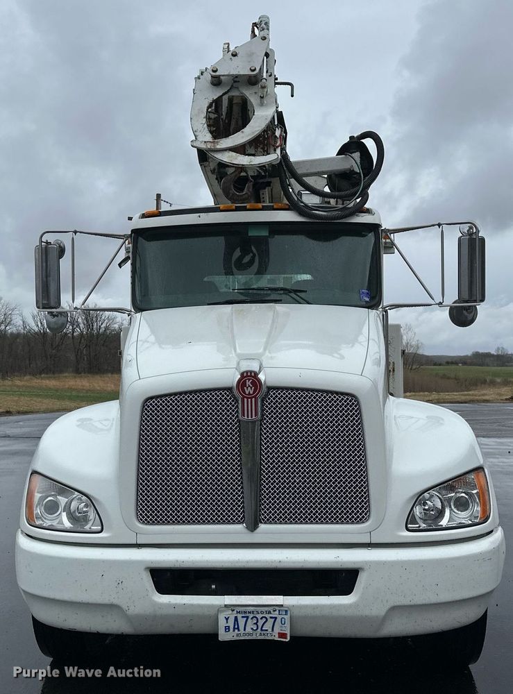 image for item EB2504 2009 Kenworth T370 digger derrick truck