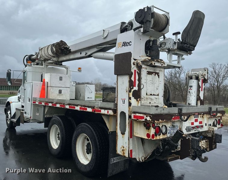 image for item EB2504 2009 Kenworth T370 digger derrick truck