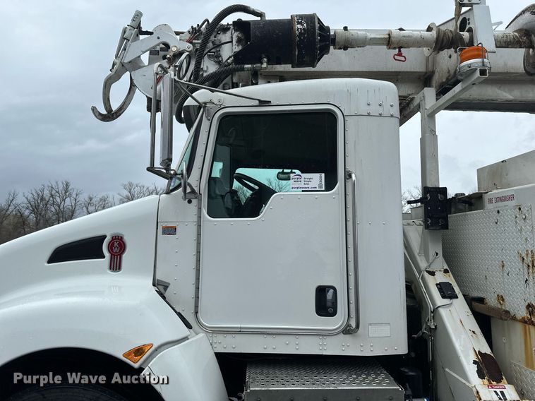 image for item EB2504 2009 Kenworth T370 digger derrick truck