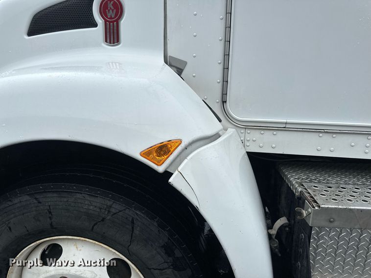 image for item EB2504 2009 Kenworth T370 digger derrick truck