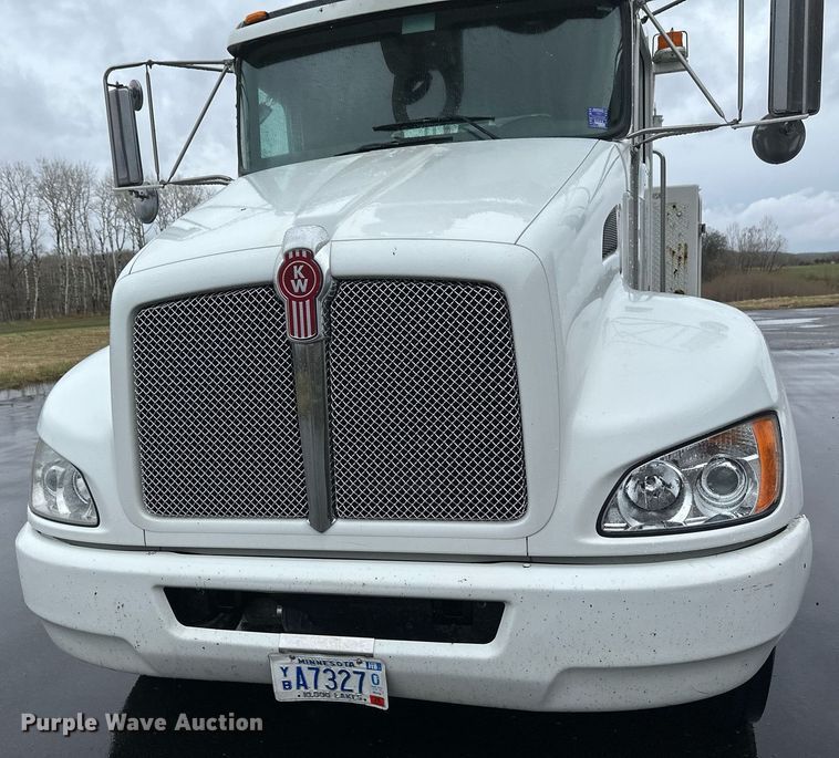 image for item EB2504 2009 Kenworth T370 digger derrick truck