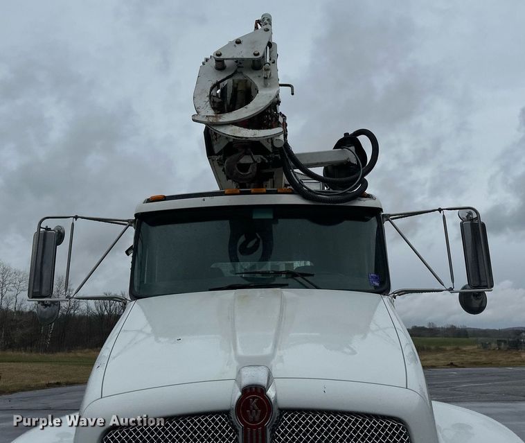 image for item EB2504 2009 Kenworth T370 digger derrick truck