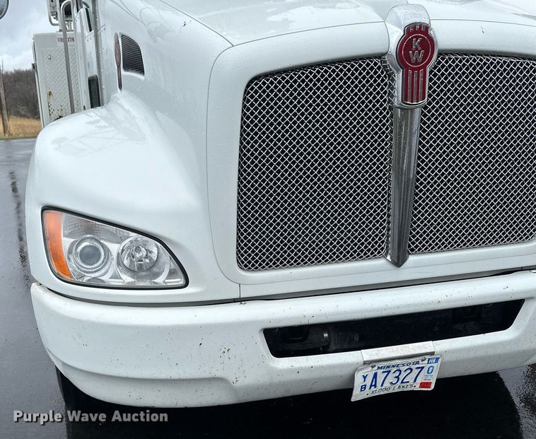 image for item EB2504 2009 Kenworth T370 digger derrick truck