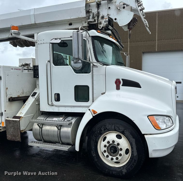 image for item EB2504 2009 Kenworth T370 digger derrick truck