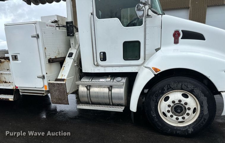 image for item EB2504 2009 Kenworth T370 digger derrick truck