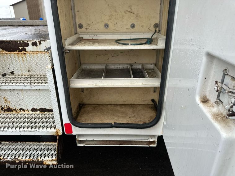 image for item EB2504 2009 Kenworth T370 digger derrick truck