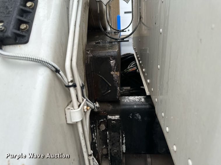 image for item EB2504 2009 Kenworth T370 digger derrick truck