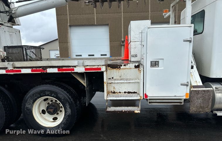 image for item EB2504 2009 Kenworth T370 digger derrick truck