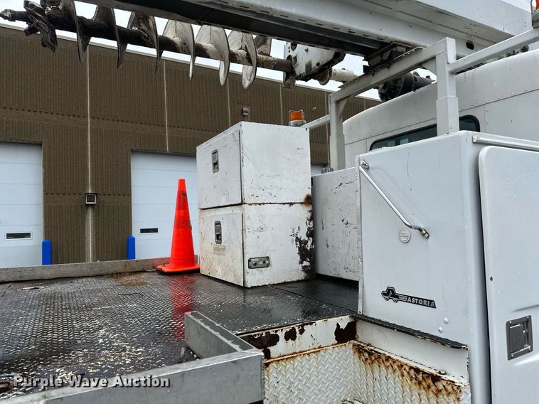 image for item EB2504 2009 Kenworth T370 digger derrick truck