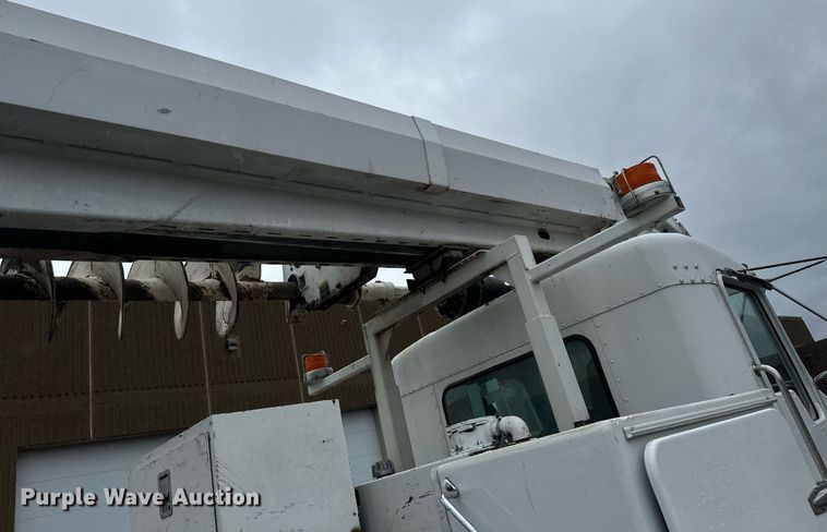 image for item EB2504 2009 Kenworth T370 digger derrick truck