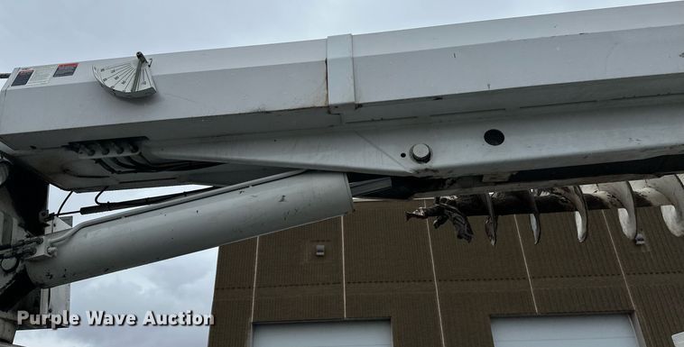 image for item EB2504 2009 Kenworth T370 digger derrick truck