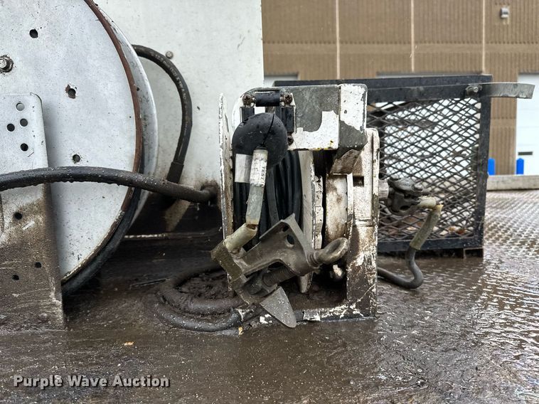 image for item EB2504 2009 Kenworth T370 digger derrick truck