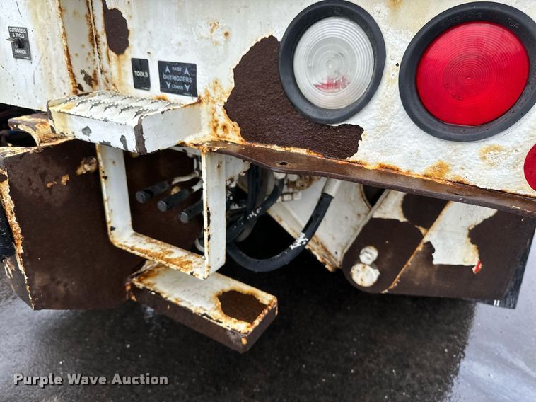 image for item EB2504 2009 Kenworth T370 digger derrick truck