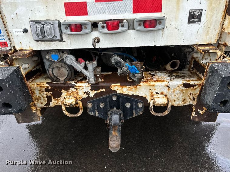 image for item EB2504 2009 Kenworth T370 digger derrick truck