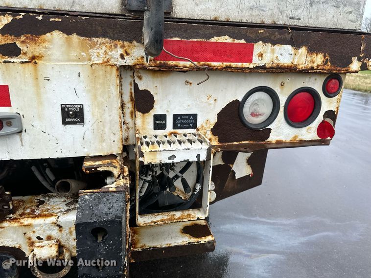 image for item EB2504 2009 Kenworth T370 digger derrick truck