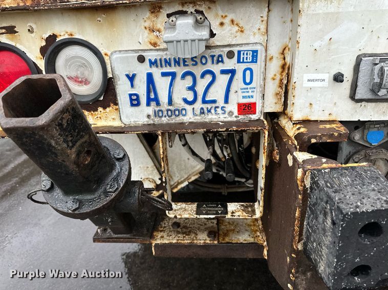 image for item EB2504 2009 Kenworth T370 digger derrick truck