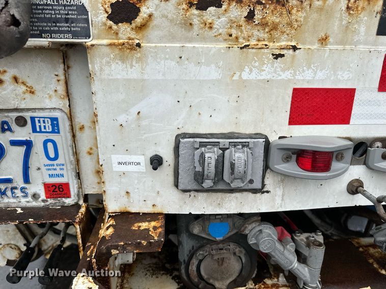 image for item EB2504 2009 Kenworth T370 digger derrick truck