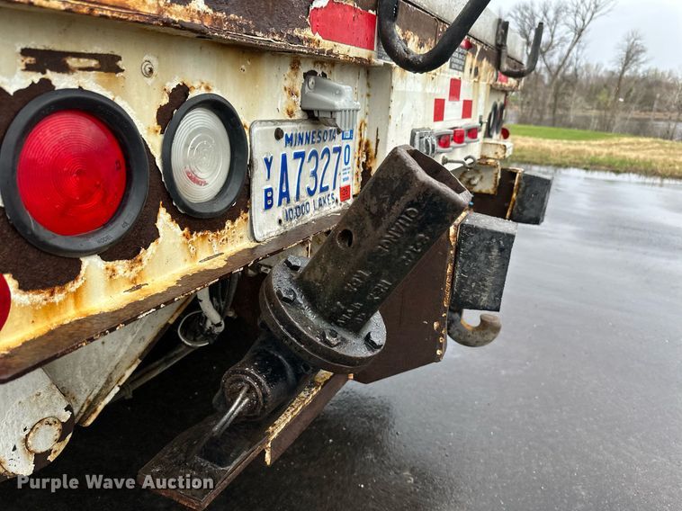 image for item EB2504 2009 Kenworth T370 digger derrick truck