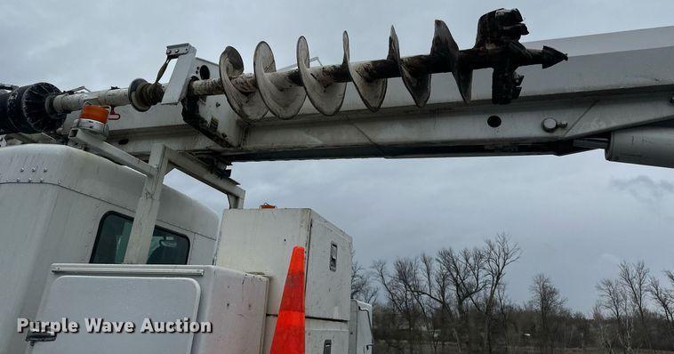 image for item EB2504 2009 Kenworth T370 digger derrick truck