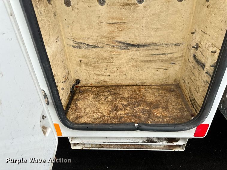 image for item EB2504 2009 Kenworth T370 digger derrick truck