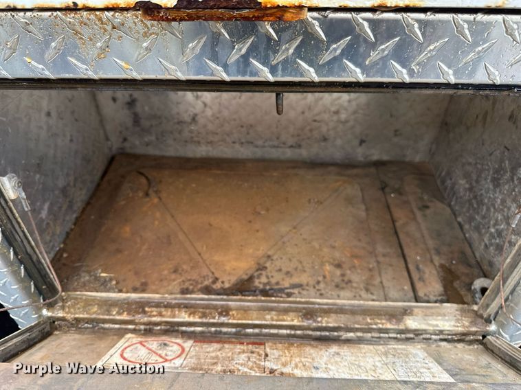 image for item EB2504 2009 Kenworth T370 digger derrick truck