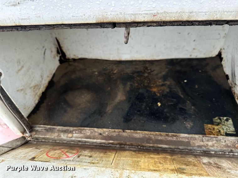 image for item EB2504 2009 Kenworth T370 digger derrick truck