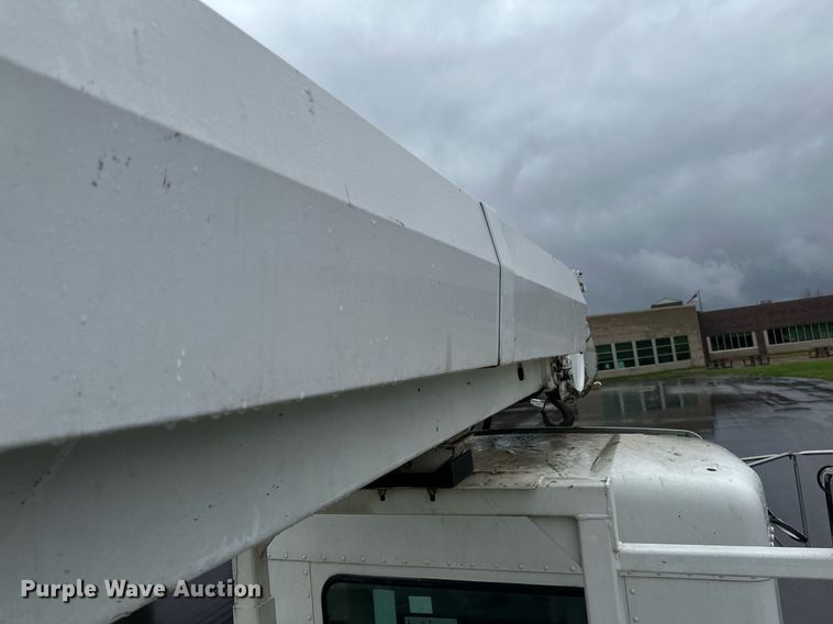 image for item EB2504 2009 Kenworth T370 digger derrick truck