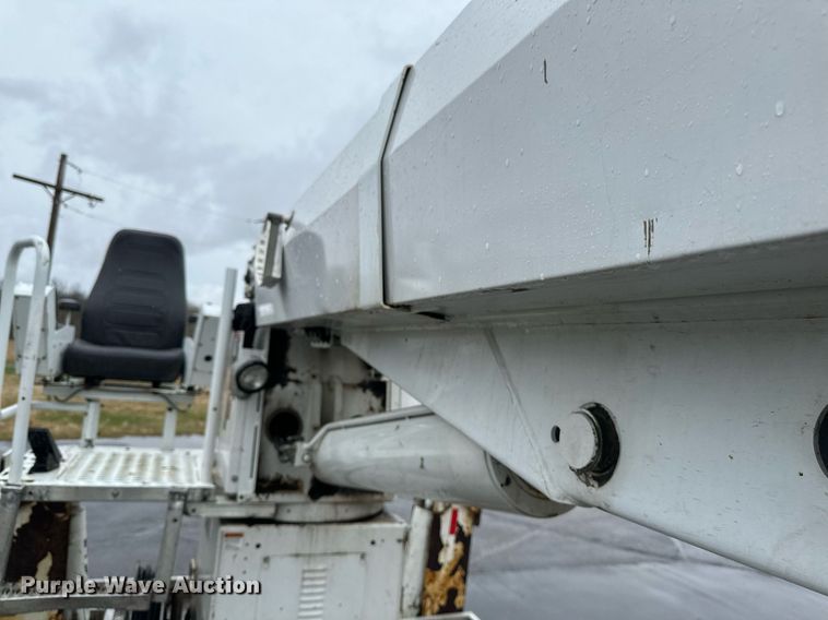 image for item EB2504 2009 Kenworth T370 digger derrick truck