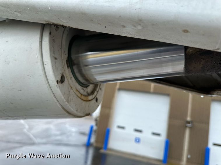 image for item EB2504 2009 Kenworth T370 digger derrick truck