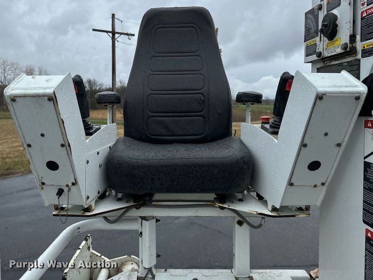 image for item EB2504 2009 Kenworth T370 digger derrick truck