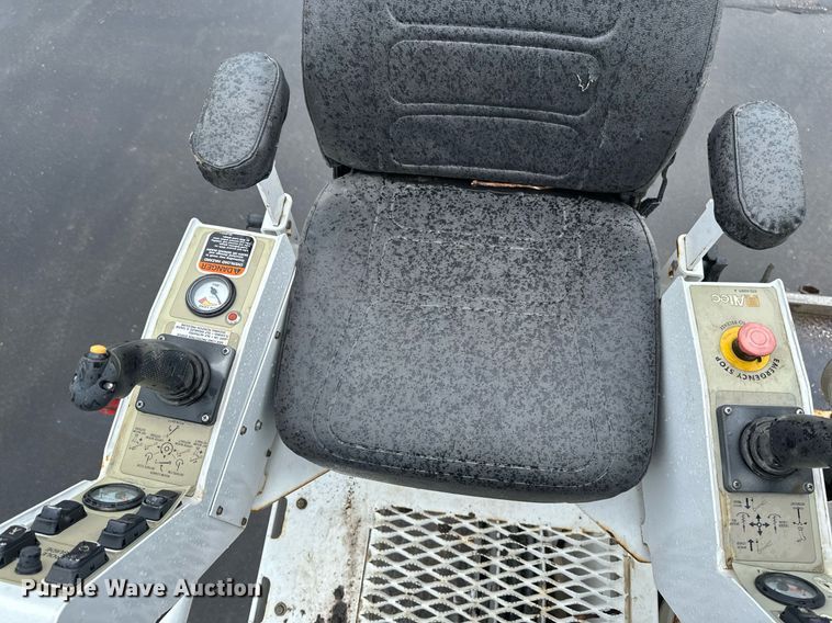 image for item EB2504 2009 Kenworth T370 digger derrick truck