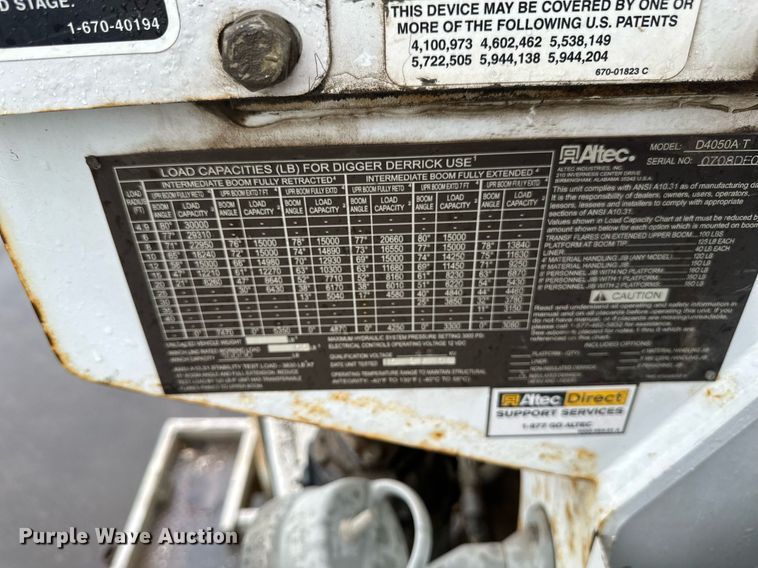 image for item EB2504 2009 Kenworth T370 digger derrick truck