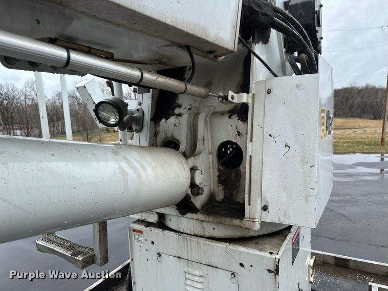 image for item EB2504 2009 Kenworth T370 digger derrick truck