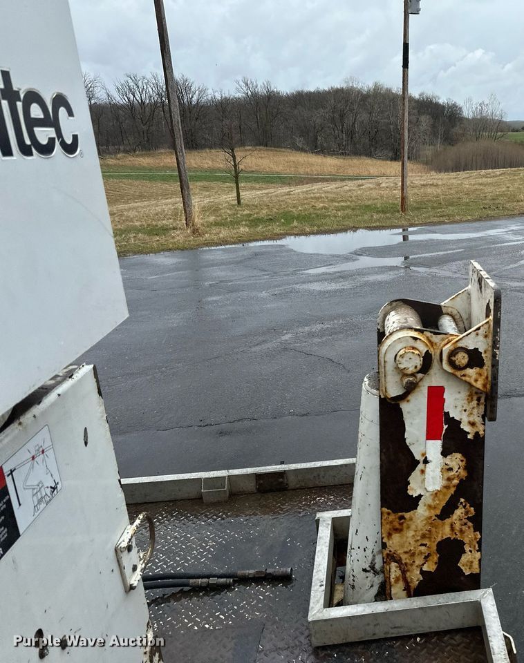 image for item EB2504 2009 Kenworth T370 digger derrick truck