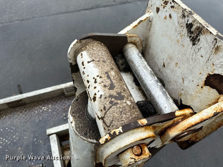 image for item EB2504 2009 Kenworth T370 digger derrick truck