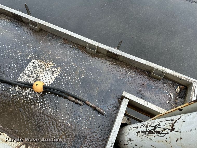 image for item EB2504 2009 Kenworth T370 digger derrick truck