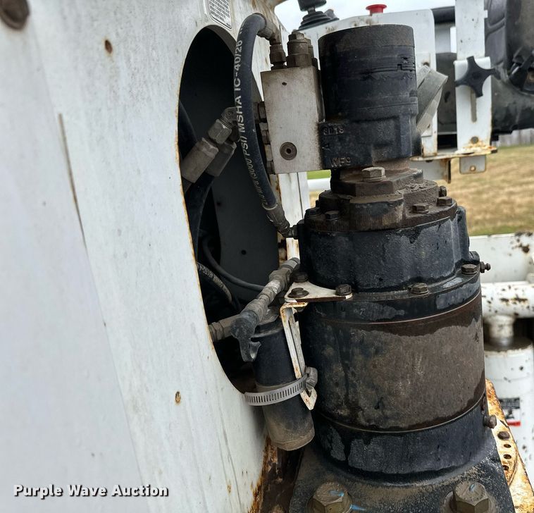 image for item EB2504 2009 Kenworth T370 digger derrick truck