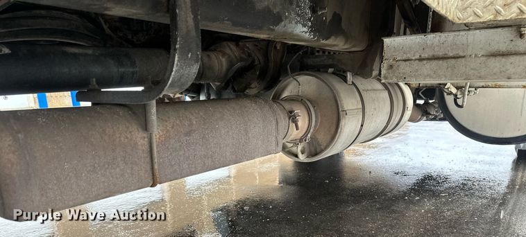 image for item EB2504 2009 Kenworth T370 digger derrick truck