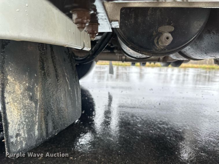 image for item EB2504 2009 Kenworth T370 digger derrick truck