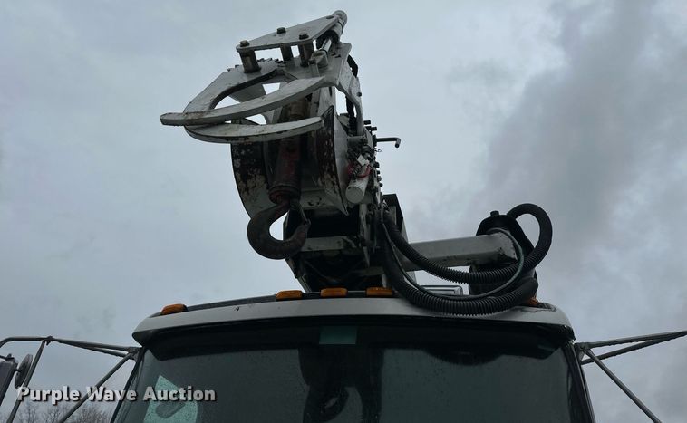 image for item EB2504 2009 Kenworth T370 digger derrick truck