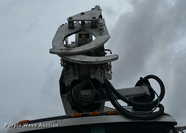 image for item EB2504 2009 Kenworth T370 digger derrick truck