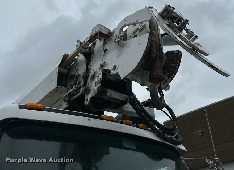 image for item EB2504 2009 Kenworth T370 digger derrick truck