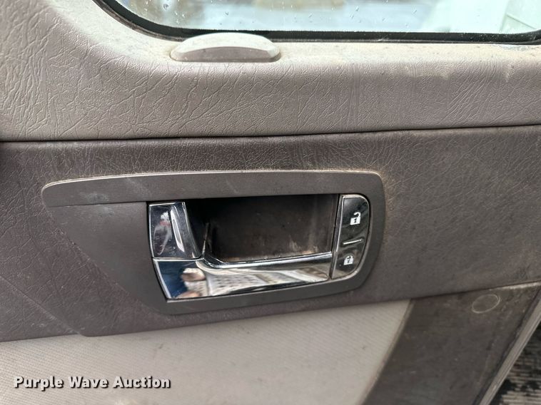 image for item EB2504 2009 Kenworth T370 digger derrick truck