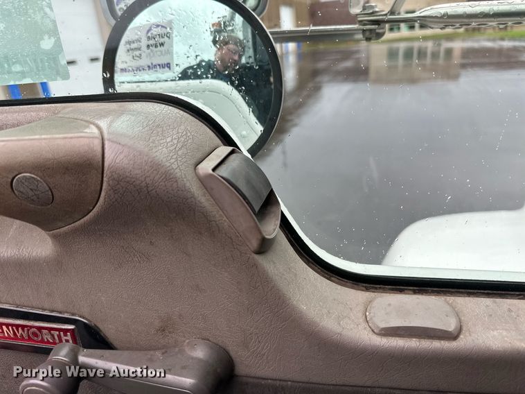 image for item EB2504 2009 Kenworth T370 digger derrick truck