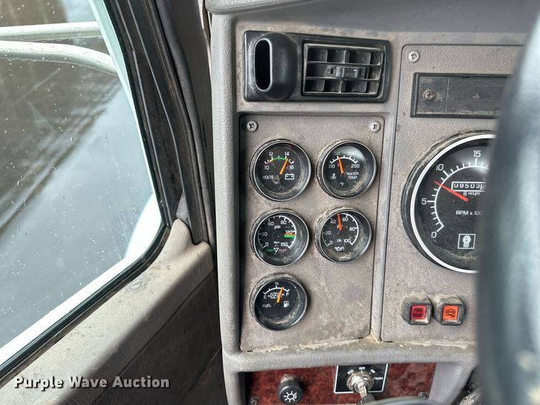 image for item EB2504 2009 Kenworth T370 digger derrick truck